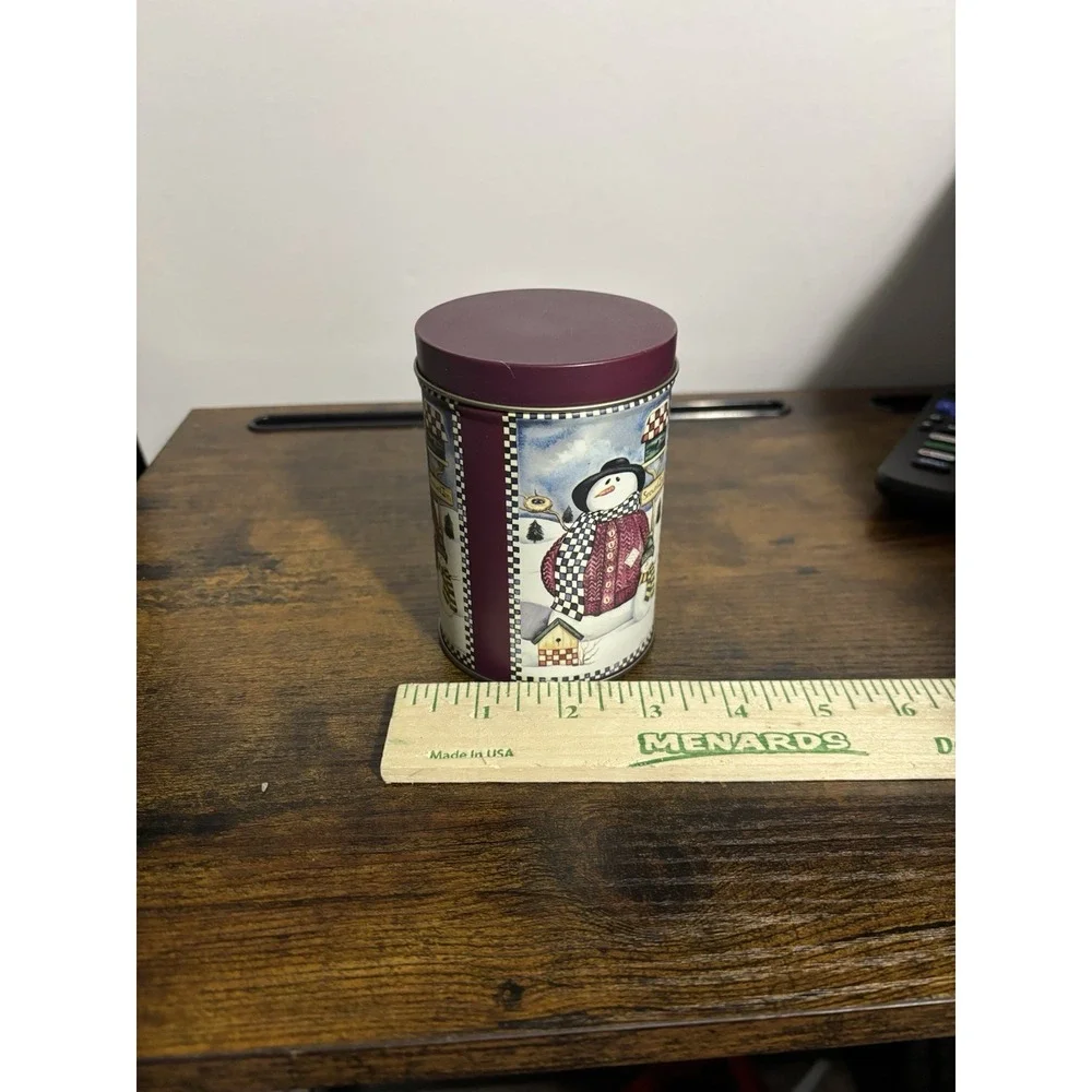 Christmas Tin‎